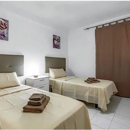 Magnificent Beachfront Apartament *