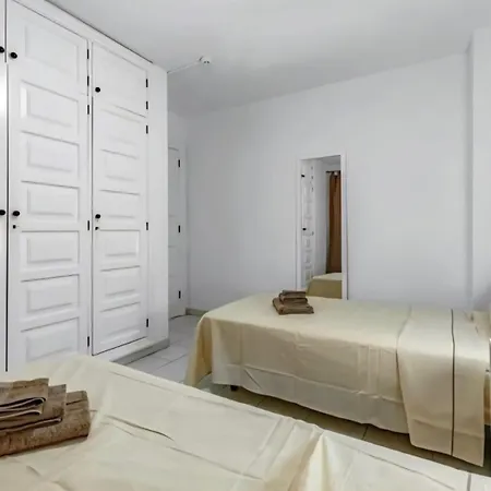 Magnificent Beachfront Apartamento Arona (Tenerife)