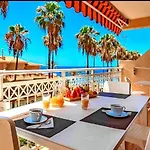 Magnificent Beachfront ארונה