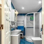 Magnificent Beachfront ארונה